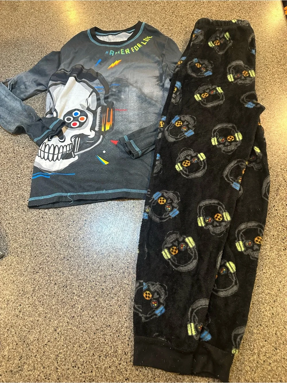 Boys Skull Headphone Pajama Set in Black and Gray